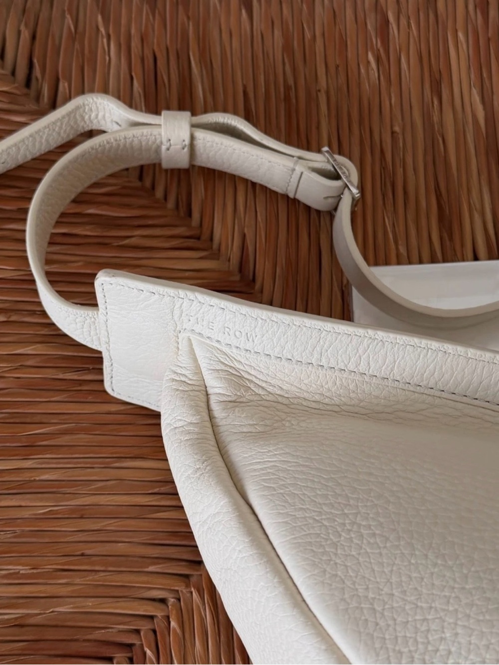Auth The Row Slouchy Banana Bag Small Cream Leather Crossbody Bag - Picture 7 of 11